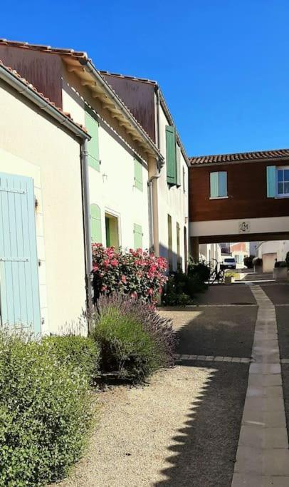 Delicieux Moment De Detente Au Coeur De Saint Martin De Re Exterior foto